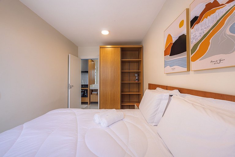 Apto. moderno com cama Queen e sofá-cama