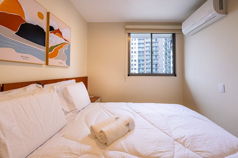 Apto. moderno com cama Queen e sofá-cama