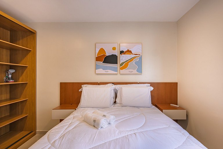 Apto. moderno com cama Queen e sofá-cama