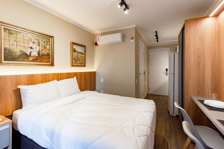 Conforto e luxo: Apto completo c/ varanda e WI-FI