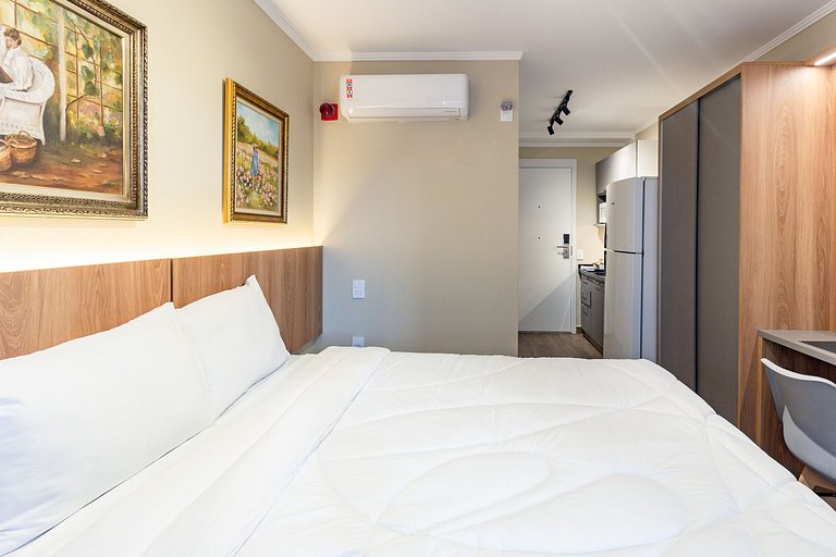 Conforto e luxo: Apto completo c/ varanda e WI-FI