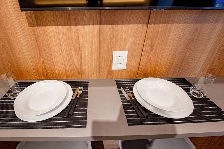 Conforto e luxo: Apto completo c/ varanda e WI-FI