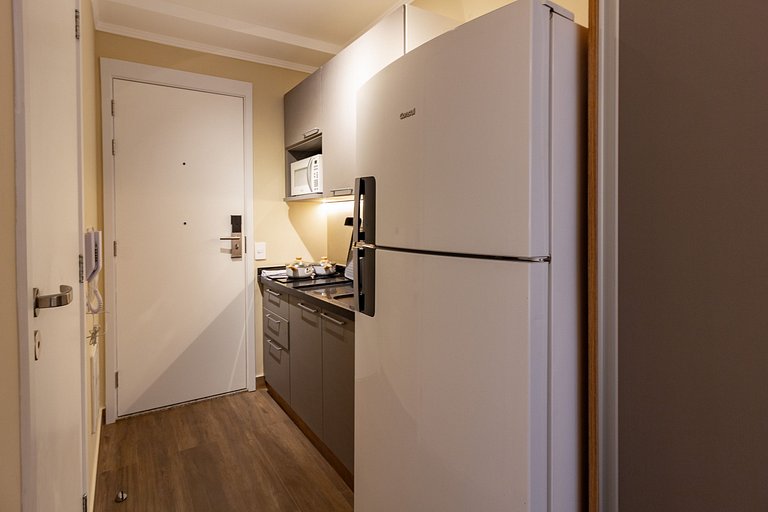 Conforto e luxo: Apto completo c/ varanda e WI-FI