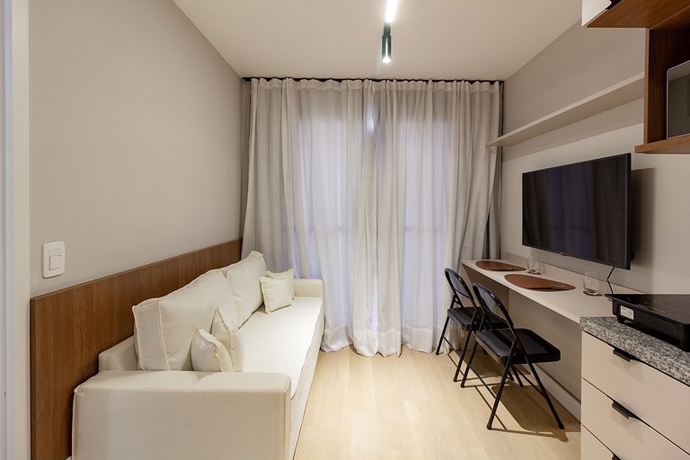 Conforto e charme em apto completo c/ varanda