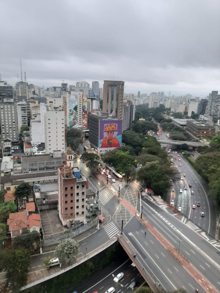 Apto moderno c/ varanda ao lado da Paulista