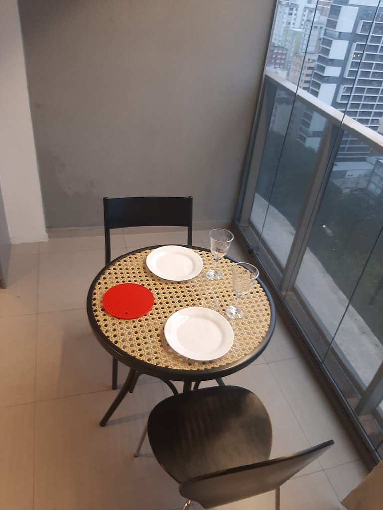 Apto moderno c/ varanda ao lado da Paulista